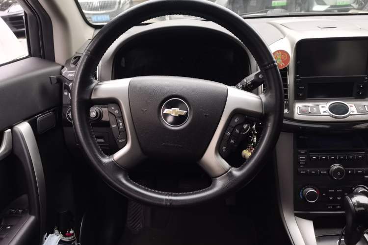 Used Chevrolet Captiva 2012 2.4L 4x4 Flagship Edition 7 Seats Steering Wheel