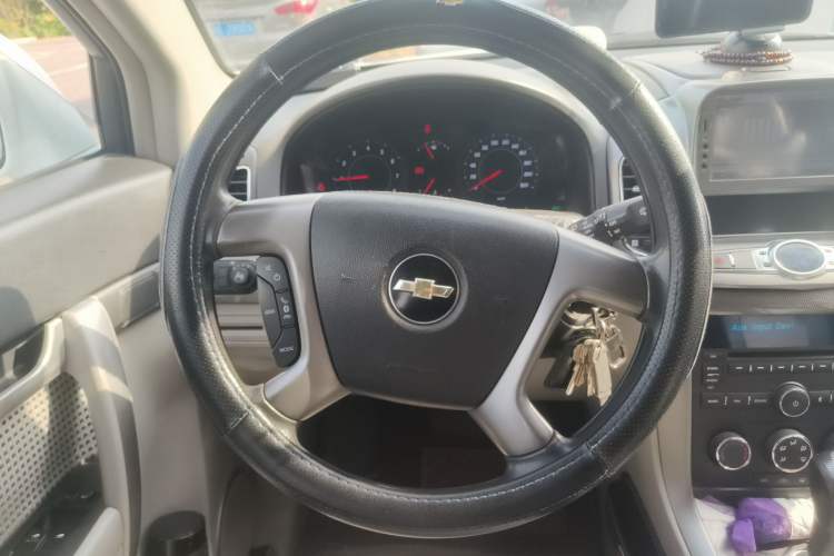 Used Chevrolet Captiva 2012 2.4L Two-Wheel Drive City Edition 5 Seats Steering Wheel