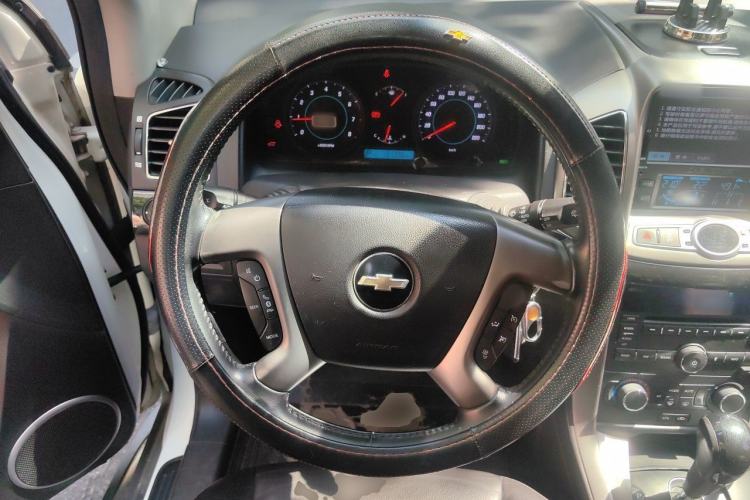 Used Chevrolet Captiva 2012 2.4L 4x4 Flagship Edition 7 Seats Steering Wheel