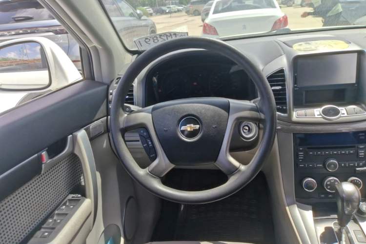 Used Chevrolet Captiva 2012 2.4L Two-Wheel Drive City Edition 5 Seats Steering Wheel