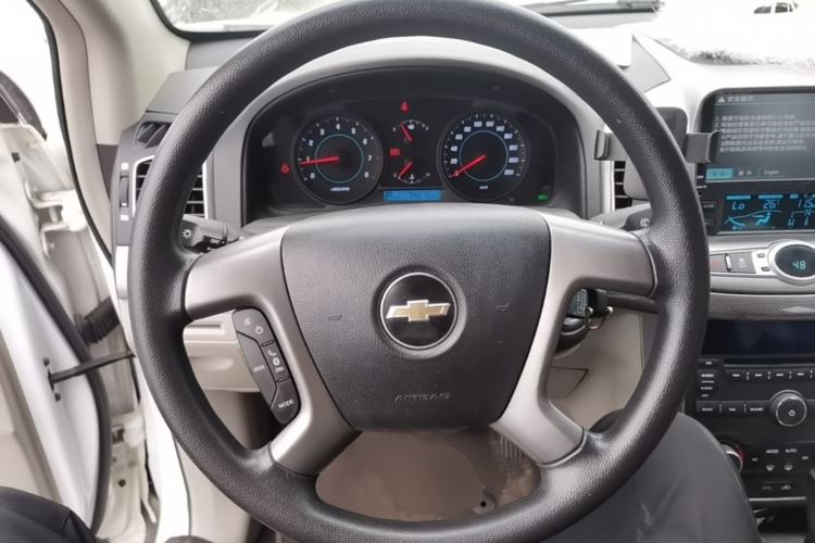 Used Chevrolet Captiva 2012 2.4L 4x4 Luxury Edition 5 Seats Steering Wheel