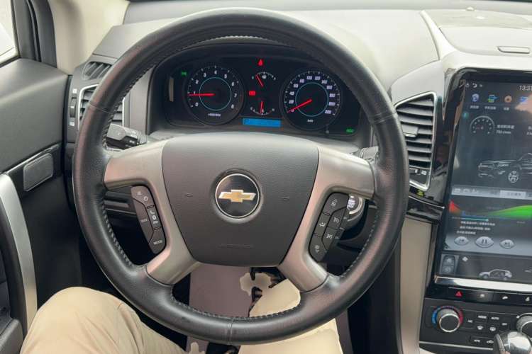 Used Chevrolet Captiva 2012 2.4L 4x4 Flagship Edition 7 Seats Steering Wheel