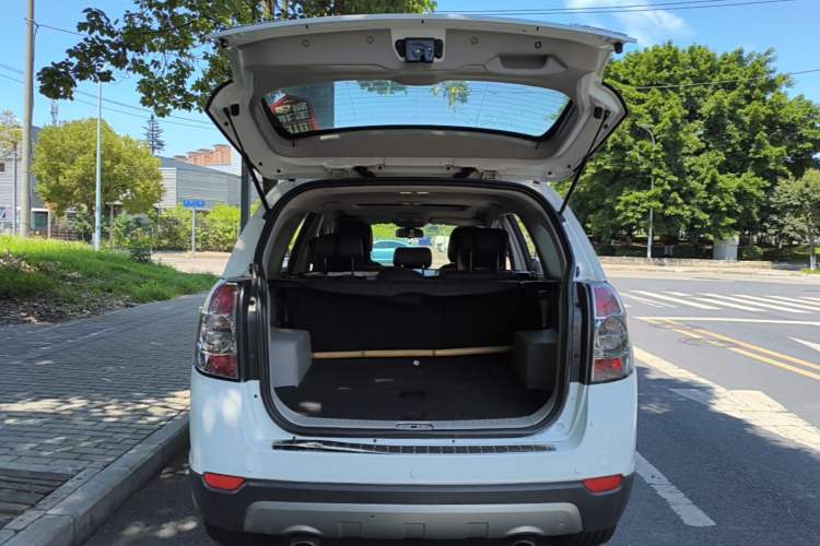 Used Chevrolet Captiva 2012 2.4L Two-Wheel Drive City Edition 5 Seats Trunk