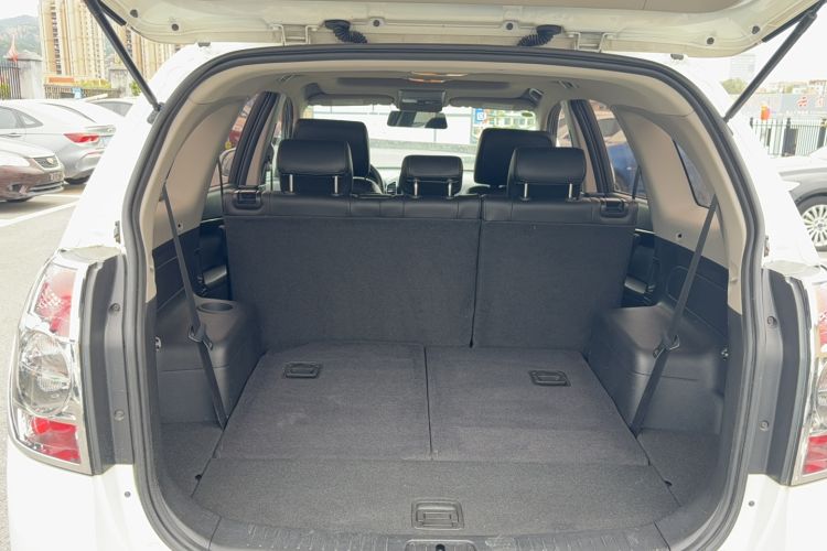 Used Chevrolet Captiva 2012 2.4L 4x4 Flagship Edition 7 Seats Trunk