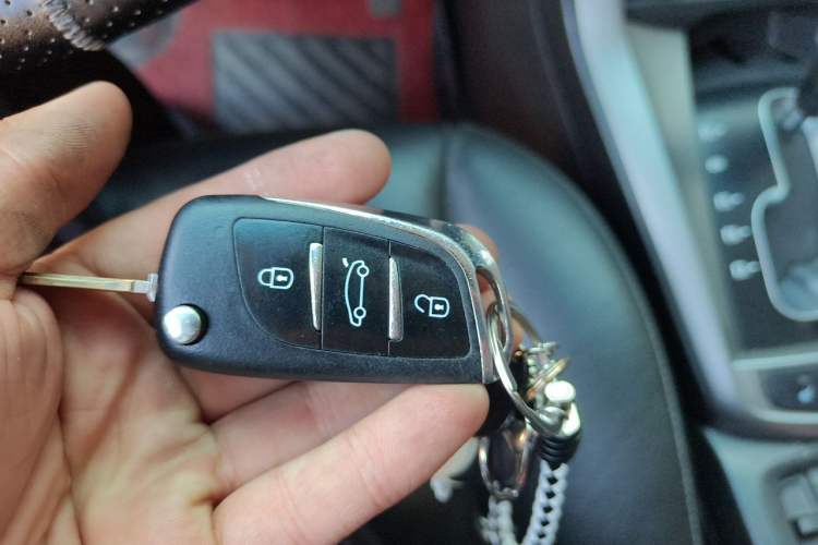 Used Chevrolet Captiva 2012 2.4L 4x4 Flagship Edition 7 Seats Vehicle Key