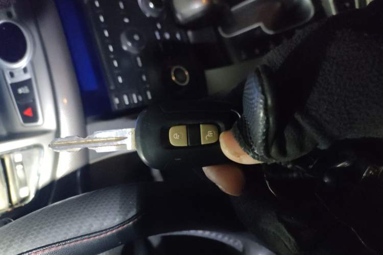 Used Chevrolet Captiva 2012 2.4L 4x4 Luxury Edition 5 Seats Vehicle Key