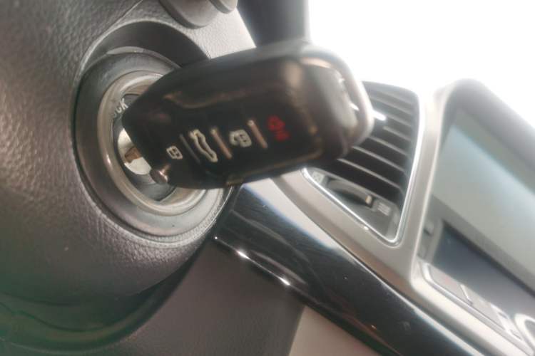Used Chevrolet Captiva 2012 2.4L 4x4 Flagship Edition 7 Seats Vehicle Key