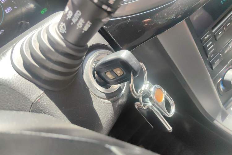 Used Chevrolet Captiva 2012 2.4L 4x4 Flagship Edition 7 Seats Vehicle Key