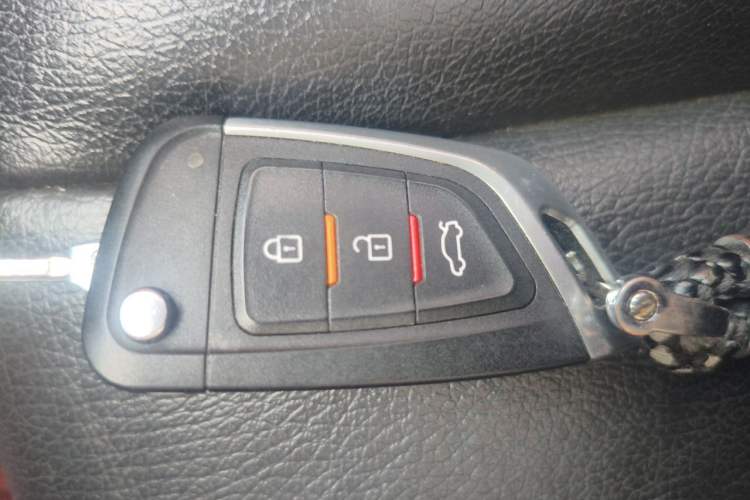 Used Chevrolet Captiva 2012 2.4L 4x4 Flagship Edition 7 Seats Vehicle Key
