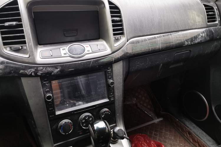 Used Chevrolet Captiva 2013 2.4L Two-Wheel Drive City Edition 7-Seater Audio And AC Panel