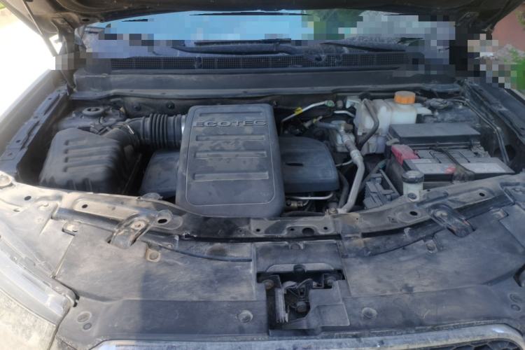 Used Chevrolet Captiva 2013 2.4L Two-Wheel Drive City Edition 7-Seater Engine Bay