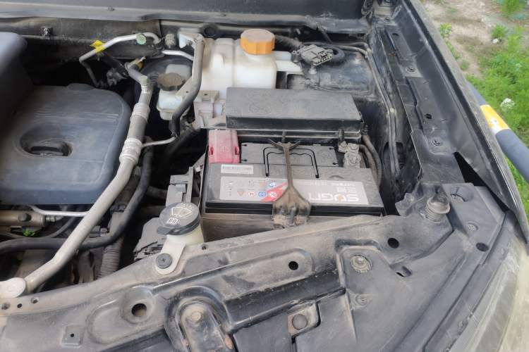 Used Chevrolet Captiva 2013 2.4L Two-Wheel Drive City Edition 7-Seater Engine Bay Left