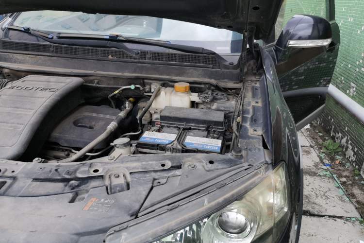 Used Chevrolet Captiva 2013 2.4L Two-Wheel Drive City Edition 7-Seater Engine Bay Left