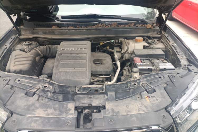 Used Chevrolet Captiva 2013 2.4L Two-Wheel Drive City Edition 7-Seater Engine Bay