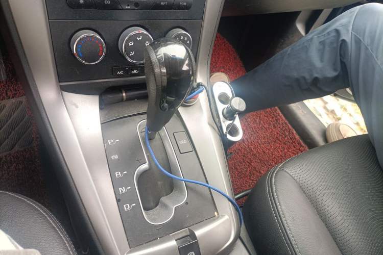 Used Chevrolet Captiva 2013 2.4L Two-Wheel Drive City Edition 7-Seater Gear Lever