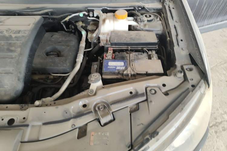 Used Chevrolet Captiva 2013 2.4L Two-Wheel Drive City Edition 7-Seater Engine Bay Left