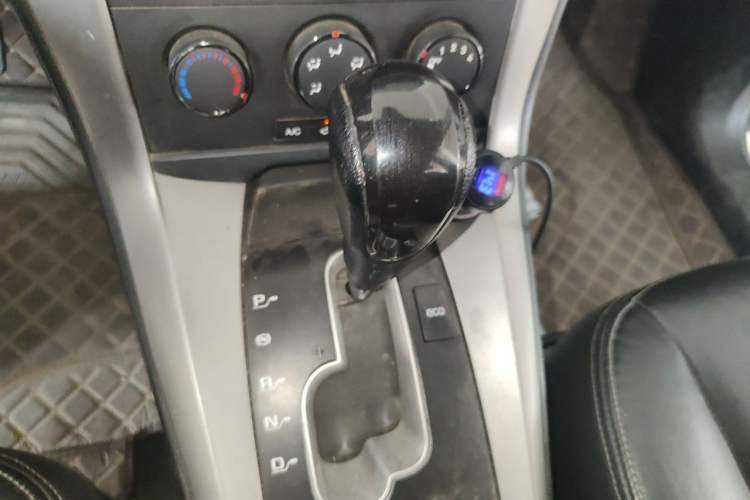 Used Chevrolet Captiva 2013 2.4L Two-Wheel Drive City Edition 7-Seater Gear Lever