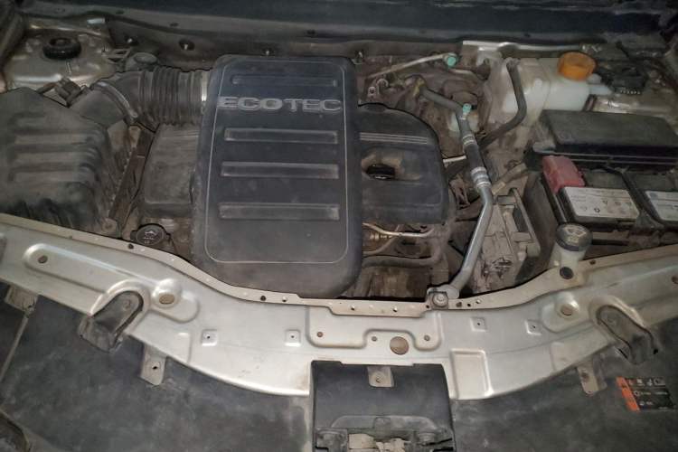 Used Chevrolet Captiva 2013 2.4L Two-Wheel Drive City Edition 7-Seater Engine Bay