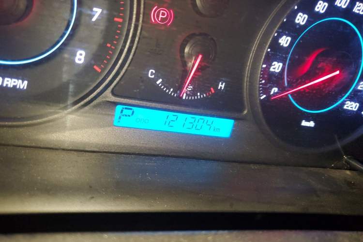 Used Chevrolet Captiva 2013 2.4L Two-Wheel Drive City Edition 7-Seater Odometer Close Up