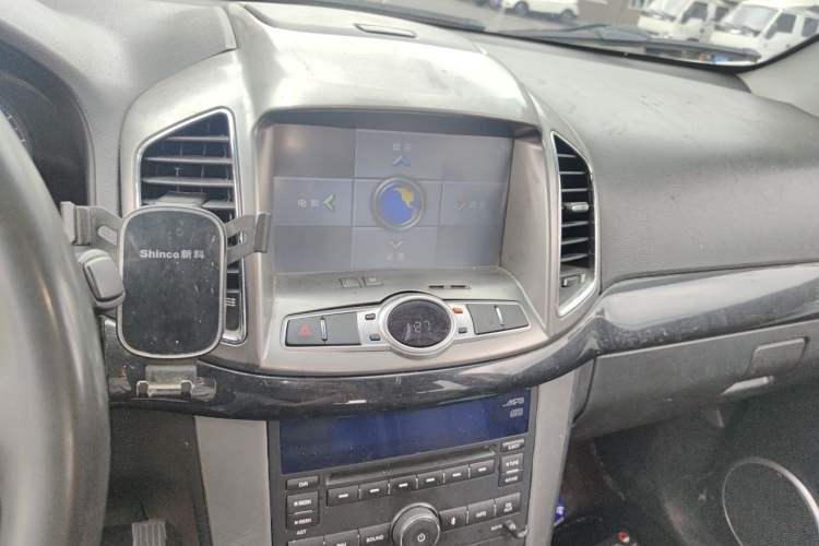 Used Chevrolet Captiva 2013 2.4L Two-Wheel Drive City Edition 7-Seater Audio And AC Panel