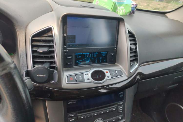 Used Chevrolet Captiva 2013 2.4L Two-Wheel Drive City Edition 7-Seater Audio And AC Panel