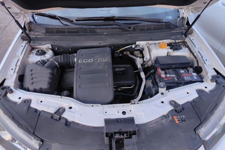 Used Chevrolet Captiva 2013 2.4L Two-Wheel Drive City Edition 7-Seater Engine Bay