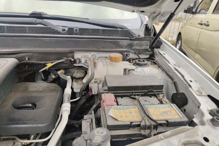 Used Chevrolet Captiva 2013 2.4L Two-Wheel Drive City Edition 7-Seater Engine Bay Left