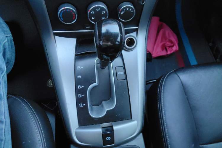 Used Chevrolet Captiva 2013 2.4L Two-Wheel Drive City Edition 7-Seater Gear Lever