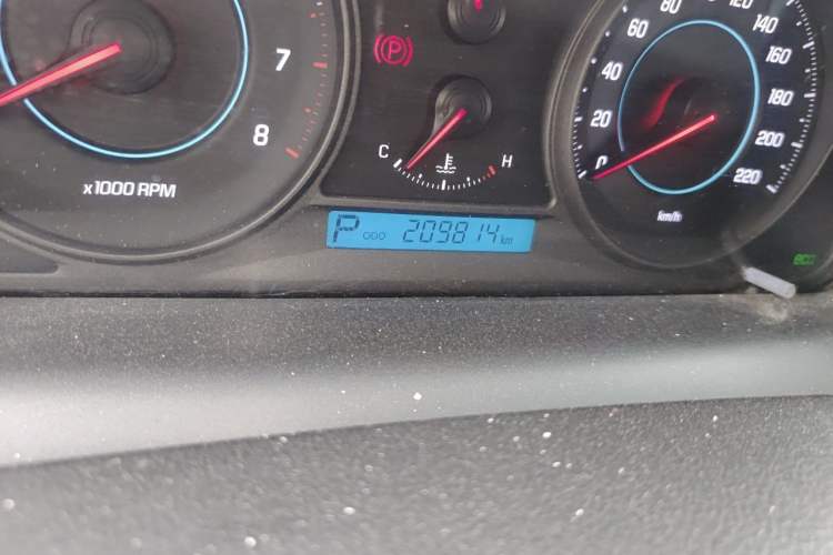 Used Chevrolet Captiva 2013 2.4L Two-Wheel Drive City Edition 7-Seater Odometer Close Up