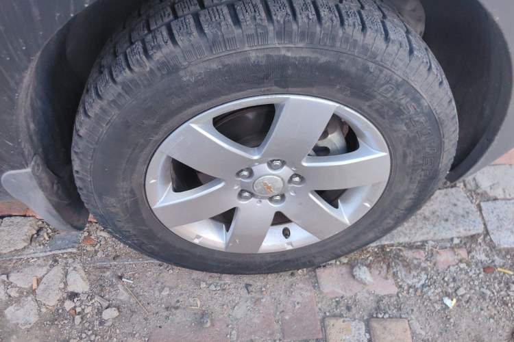 Used Chevrolet Captiva 2013 2.4L Two-Wheel Drive City Edition 7-Seater Right Front Wheel Hub