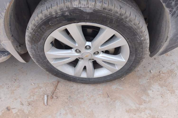 Used Chevrolet Captiva 2013 2.4L Two-Wheel Drive City Edition 7-Seater Right Front Wheel Hub
