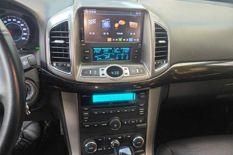 Used Chevrolet Captiva 2014 2.4L 4x4 Flagship Edition 7 Seats Audio And AC Panel