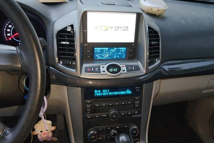 Used Chevrolet Captiva 2014 2.4L 4x4 Luxury Edition 5 Seats Audio And AC Panel