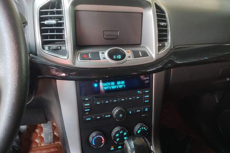 Used Chevrolet Captiva 2014 2.4L Two-Wheel Drive Urban Version 7 Seats Audio And AC Panel