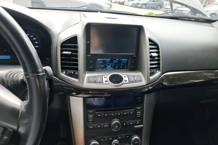 Used Chevrolet Captiva 2014 2.4L 4x4 Flagship Edition 7 Seats Audio And AC Panel