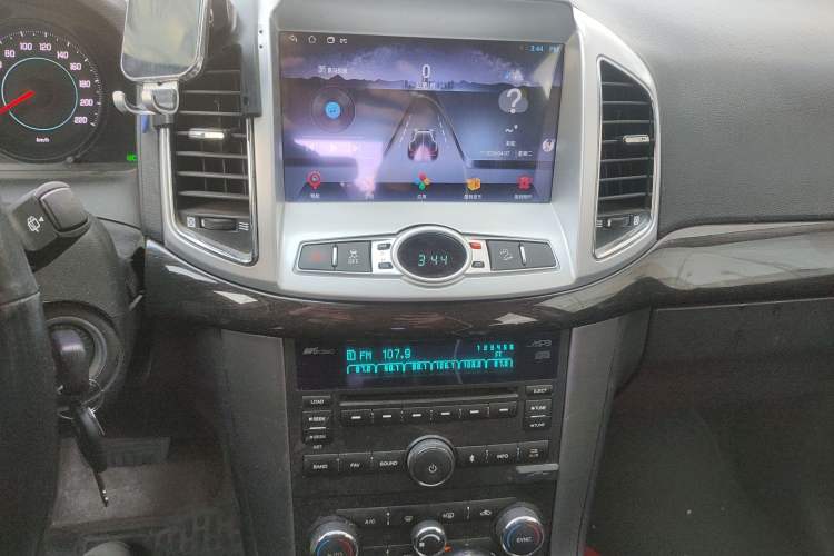 Used Chevrolet Captiva 2014 2.4L 4x4 Flagship Edition 7 Seats Audio And AC Panel