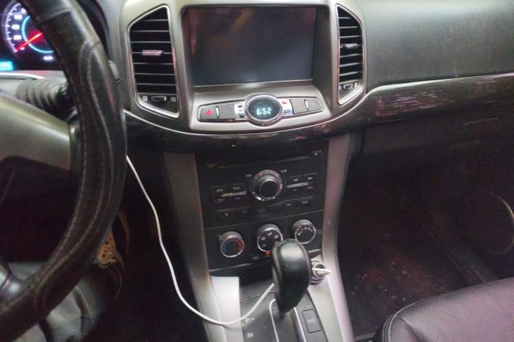 Used Chevrolet Captiva 2014 2.4L Two-Wheel Drive Urban Version 7 Seats Audio And AC Panel
