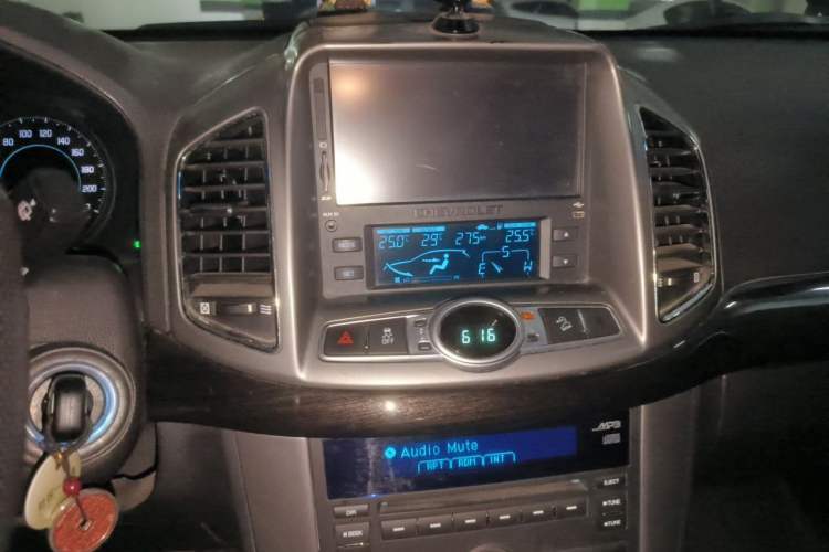 Used Chevrolet Captiva 2014 2.4L 4x4 Flagship Edition 7 Seats Audio And AC Panel