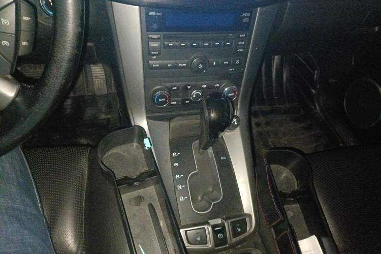 Used Chevrolet Captiva 2014 2.4L 4x4 Flagship Edition 7 Seats Audio And AC Panel