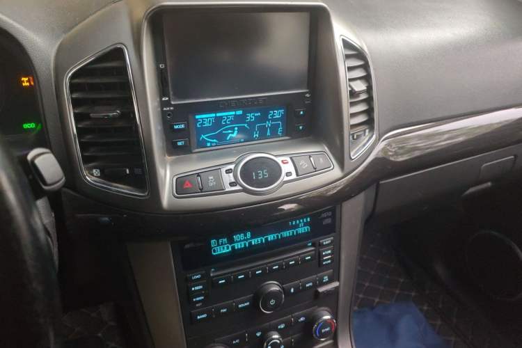 Used Chevrolet Captiva 2014 2.4L 4x4 Flagship Edition 7 Seats Audio And AC Panel