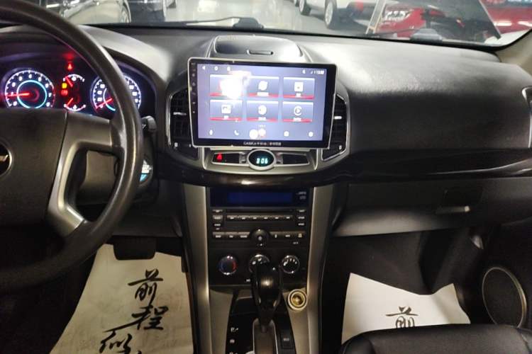Used Chevrolet Captiva 2014 2.4L Two-Wheel Drive Urban Version 7 Seats Audio And AC Panel