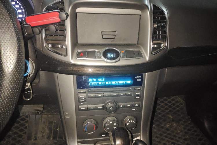 Used Chevrolet Captiva 2014 2.4L Two-Wheel Drive Urban Version 7 Seats Audio And AC Panel