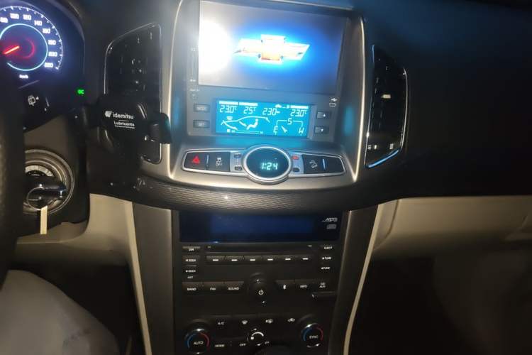 Used Chevrolet Captiva 2014 2.4L 4x4 Luxury Edition 5 Seats Audio And AC Panel