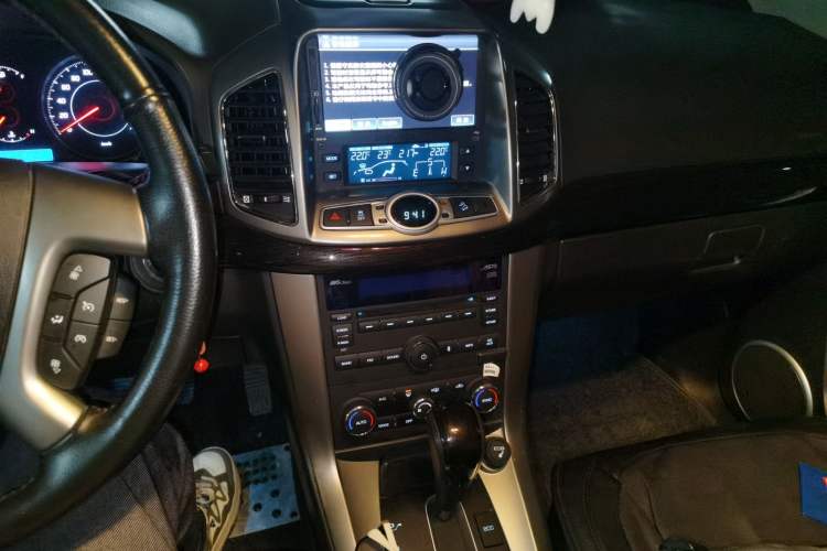 Used Chevrolet Captiva 2014 2.4L 4x4 Flagship Edition 7 Seats Audio And AC Panel