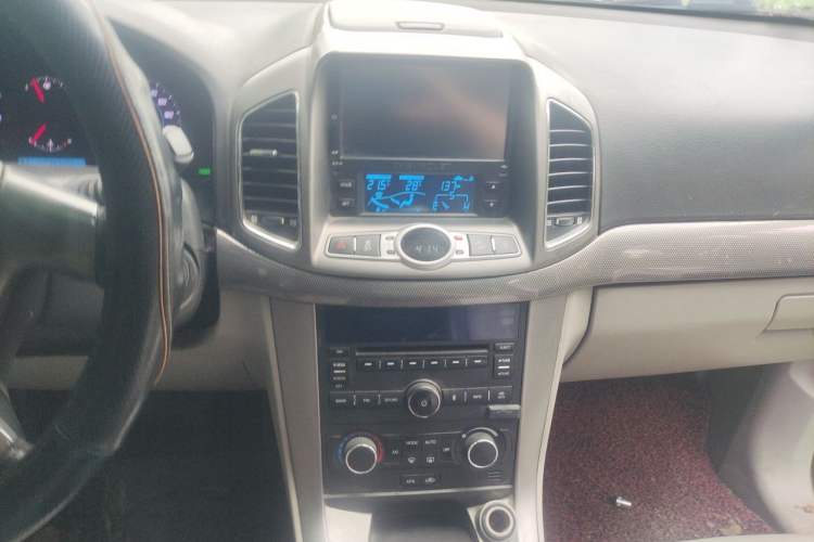 Used Chevrolet Captiva 2014 2.4L 4x4 Luxury Edition 5 Seats Audio And AC Panel
