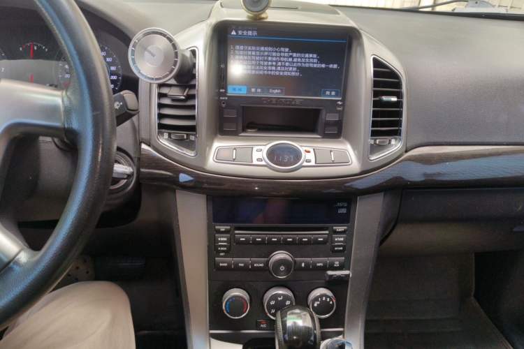 Used Chevrolet Captiva 2014 2.4L Two-Wheel Drive Urban Version 7 Seats Audio And AC Panel