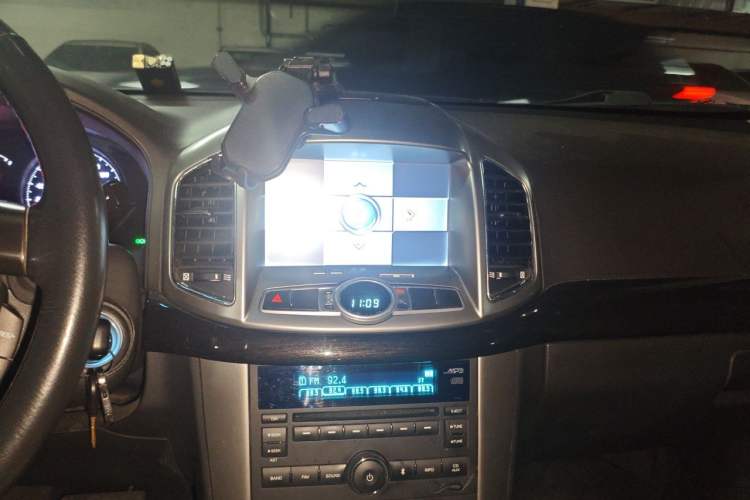 Used Chevrolet Captiva 2014 2.4L Two-Wheel Drive Urban Version 7 Seats Audio And AC Panel