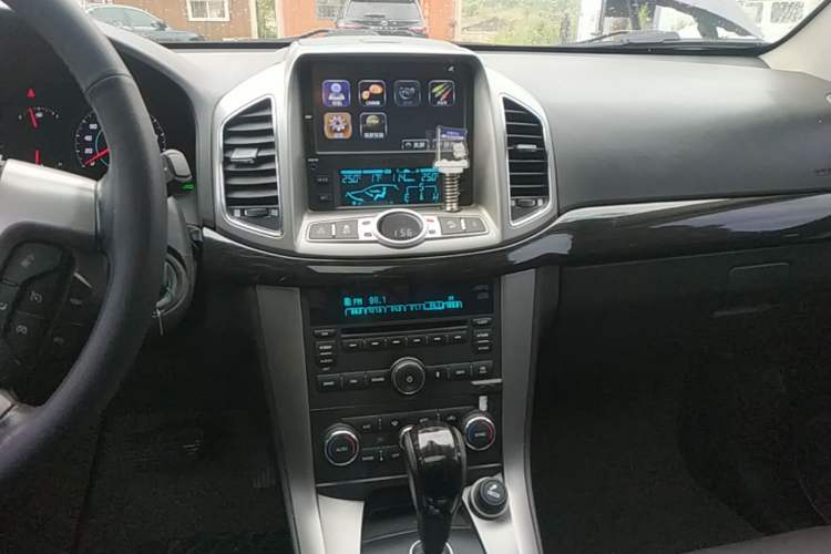 Used Chevrolet Captiva 2014 2.4L 4x4 Flagship Edition 7 Seats Audio And AC Panel