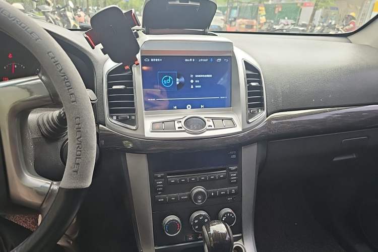 Used Chevrolet Captiva 2014 2.4L Two-Wheel Drive Urban Version 7 Seats Audio And AC Panel