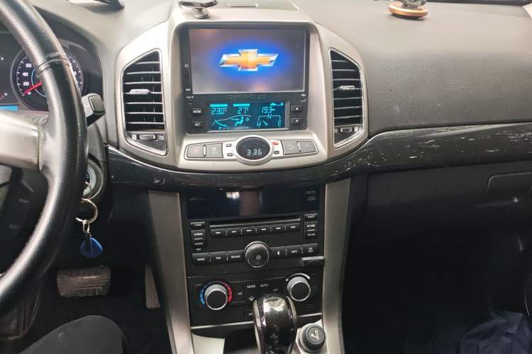 Used Chevrolet Captiva 2014 2.4L 4x4 Flagship Edition 7 Seats Audio And AC Panel